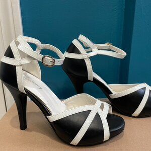 Black and White Vintage Style Peep Toe Pumps with Ankle Strap Size 7.5